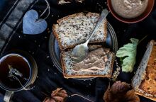 Ψωμί με φιστικοβούτυρο