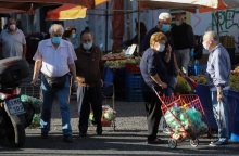 Μάσκες στη λαϊκή