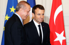 Ρετζέπ Ταγίπ Ερντογάν και Εμανουέλ Μακρόν σε παλαιότερη συνάντηση (ΦΩΤΟ ΑΡΧΕΙΟΥ)