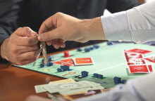 Monopoly, πρώτη κατοικία και... Κυριάκο έχει το νέο σποτ του ΣΥΡΙΖΑ για τον πτωχευτικό νόμο