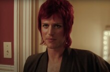 Ο Τζόνι Φλιν ως Ντέιβιντ Μπόουι στην ταινία "Stardust"