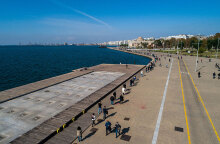 Κορωνοϊός στη Θεσσαλονίκη: Πολίτες περιμένουν στην ουρά για να κάνουν rapid test