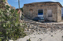 Καταστροφές από τον φονικό σεισμό στη Σάμο