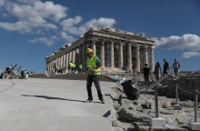 Τα πραγματικά δεδομένα για τις διαδρομές ΑμεΑ στον Ιερό Βράχο της Ακρόπολης δίνονται σε ανακοίνωση του υπουργείου Πολιτισμού