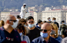 Νέα μέτρα αναμένεται να ανακοινωθούν από την κυβέρνηση του Τζουζέπε Κόντε στην Ιταλία, όπου σήμερα καταγράφηκαν 29.907 κρούσματα κορωνοϊού 