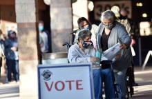 Στις κάλπες οι Αμερικάνοι