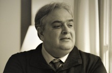 Ο Γιάννης Πιτσιώρας, στέλεχος του ΚΙΝΑΛ από τη Θεσσαλονίκη, περιγράφει την πολυήμερη νοσηλεία του στους θαλάμους του COVID-19 και στέλνει μήνυμα στους αρνητές