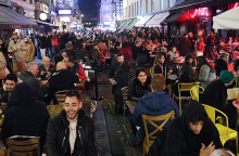 Βρετανία-lockdown: Συνωστισμός για το «τελευταίο» ποτό 