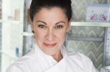 H pastry chef Εβίτα Παπαχαραλάμπους