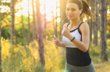 Γυναίκα τρέχει στο δάσος - Στη δημοσιότητα η ΚΥΑ για την άθληση στο lockdown