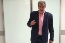 Ο Παύλος Πολάκης έξω από τη ΜΕΘ του Σωτηρία