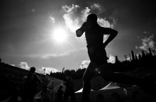 Δρομέας που τρέχει στον Κλασικό Μαραθώνιος Αθήνας - 42 χιλιόμετρα