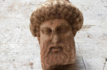 Τον θεό Ερμή απεικονίζει η κεφαλή που βρέθηκε στην Αιόλου 