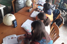 Μαθητές στο χωριό Πεύκη του δήμου Πύργου