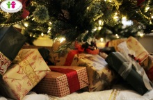 Χριστουγεννιάτικο δέντρο με δώρα
