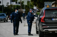Έλεγχοι των αστυνομικών για την κυκλοφορία οχημάτων εν μέσω lockdown