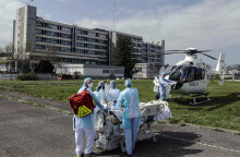 Ασθενής με κορωνοϊό μεταφέρεται με ελικόπτερο από νοσοκομείο στο ανατολικό τμήμα της Γαλλίας