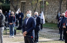 Κατάθεση στεφάνου από τον Αλέξη Τσίπρα στο ΕΑΤ - ΕΣΑ