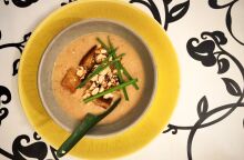 Σούπα με ψητό κουνουπίδι και αμύγδαλα