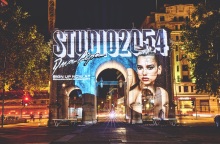 Projection για το live stream της Dua Lipa στο Λος Άντζελες