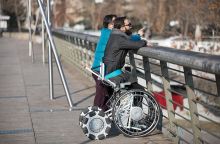 Χορηγία Κωτσόβολος σε αναπηρικό αμαξιδίο «Laddroller»