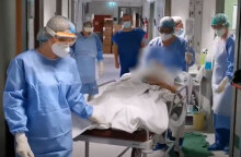 Ασθενής με κορωνοϊό βγαίνει από τη ΜΕΘ στο νοσοκομείο Ιωαννίνων