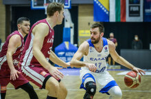 Ο Βαγγέλης Μάντζαρης σε αγώνα της Εθνικής Μπάσκετ κόντρα στη Λετονία για τα προκριματικά του Eurobasket 2022