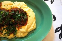 Βοδινή ουρά με πολέντα