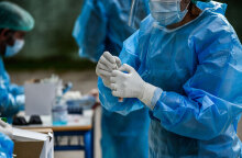 Κλιμάκιο του ΕΟΔΥ διεξάγει rapid test για τον κορωνοϊό