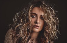 Η τραγουδίστρια Πάρις Τζάκσον, κόρη του Μάικλ Τζάκσον