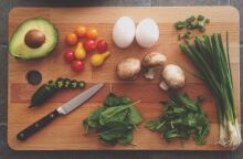 Λαχανικά σε ξύλο κοπής