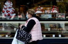 Κατάστημα στολισμένο χριστουγεννιάτικα