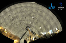 Το Chang'e 5, το κινεζικό διαστημικό σκάφος, στην επιφάνεια της Σελήνης