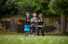 Τρία παιδιά με αθλητικά ρούχα