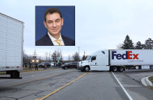 Οι νταλίκες στο Μίσιγκαν με τις πρώτες δόσεις του εμβολίου της Pfizer - Ένθετη: Ο πρόεδρος και CEO της εταιρείας Άλμπερτ Μπουρλά