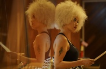 Η τραγουδίστρια Lady Blackbird