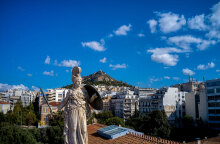 Άποψη του αγάλματος της Αθηνάς στα Προπύλαια