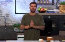 Άκης Πετρετζίκης