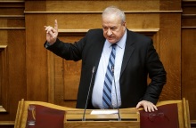 Ο Λεωνίδας Γρηγοράκος στο βήμα της Βουλής