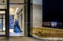 Μέγαρο Μουσικής Θεσσαλονίκης: Χριστουγεννιάτικη μαγεία μέσα από οκτώ γιορτινά ντυμένες κούκλες, σε μια καλλιτεχνική δημιουργία που προκαλεί θαυμασμό 