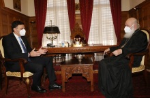 Ο Αρχιεπίσκοπος Ιερώνυμος με τον υπ. Υγείας, Βασίλη Κικίλια