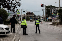 Αυστηρό τοπικό lockdown στην Ελευσίνα - Έλεγχοι από αστυνομικούς στις μετακινήσεις των κατοίκων