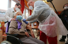 Γερμανία - Εμβολιασμός: Σε γυναίκα, ηλικίας 101 ετών, το πρώτο εμβόλιο για τον κορωνοϊό