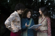 Η σκηνοθέτις και σεναριογράφος Όλγα Μαλέα στα γυρίσματα της τηλεοπτικής σειράς "Τα καλύτερά μας χρόνια"