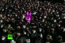 Πρωτοχρονιά στη Βόρεια Κορέα: «Πατείς με, πατώ σε» στην Πιονγκγιανγκ για την έλευση του 2021