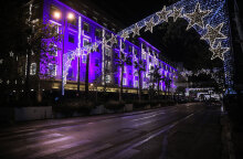 Η χριστουγεννιάτικα στολισμένη Πανεπιστήμιου στην Αθήνα