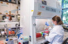 Εμβόλιο AstraZeneca: Ερευνήτρια σε κλινικές δοκιμές