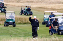 Ο Ντόναλντ Τραμπ παίζει γκολφ στη Σκωτία