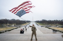 Υποστηρικτής του Τραμπ στο Μνημείο Λίνκολν στην Ουάσιγκτον 