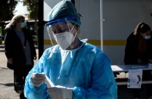 Στιγμιότυπο από τη διενέργεια rapid test